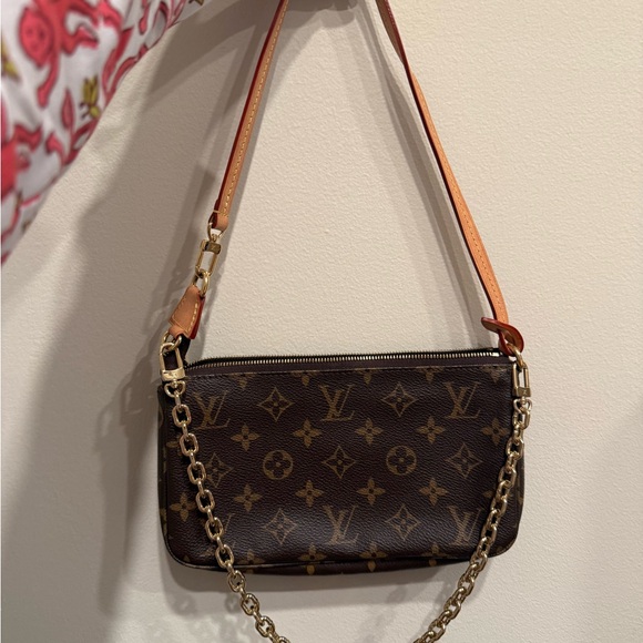 Louis Vuitton Pochette Accessoires Bag - Picture 3 of 10